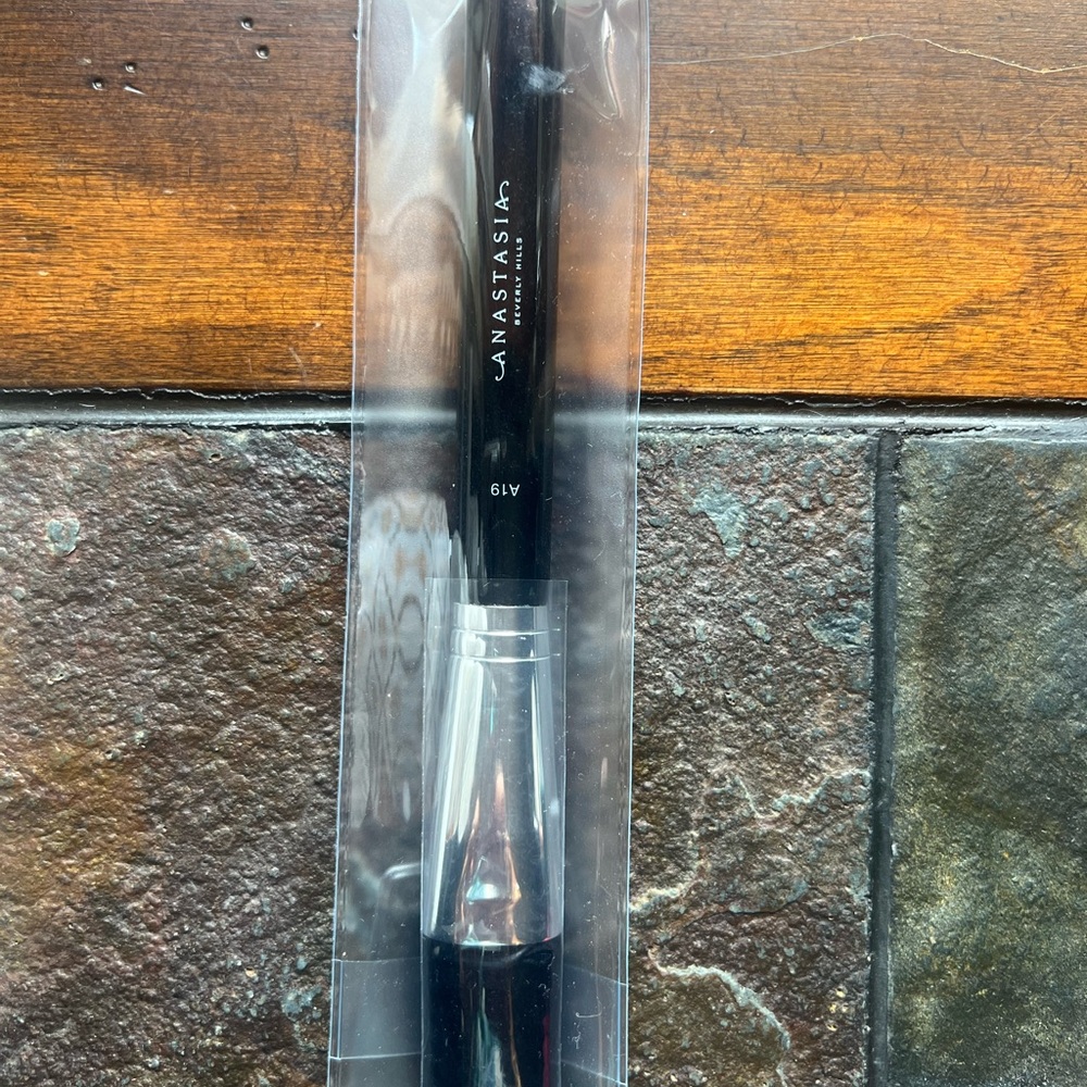 Anastasia Beverly Hills PRO BRUSH. A19 blush brush NEW - Picture 4 of 6